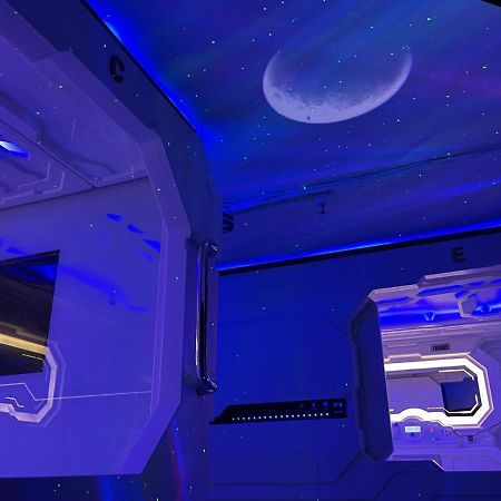 Bmax Spacepods Sleep In Space - 4Mins From Mactan Airport Lapu-Lapu City Exteriör bild